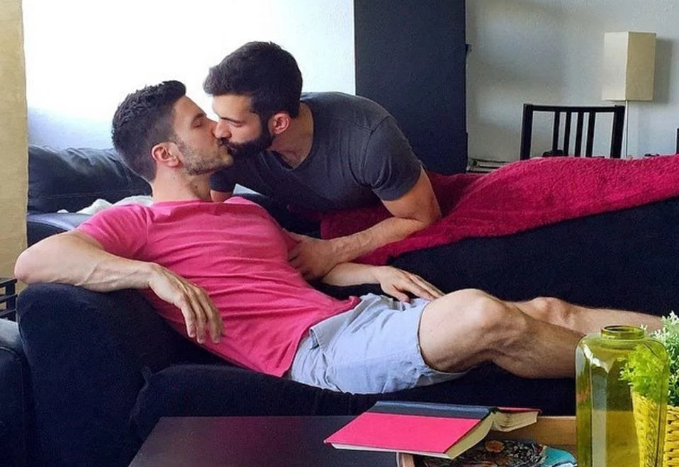 Risultati immagini per sunday gay kiss